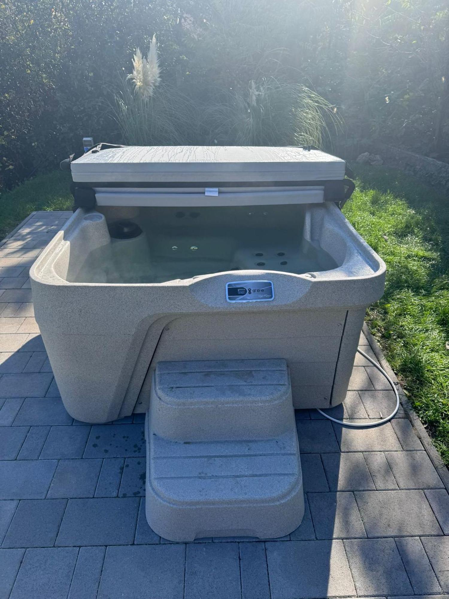 Willa Modern Stone House In Balatonfuered With Jacuzzi Zewnętrze zdjęcie